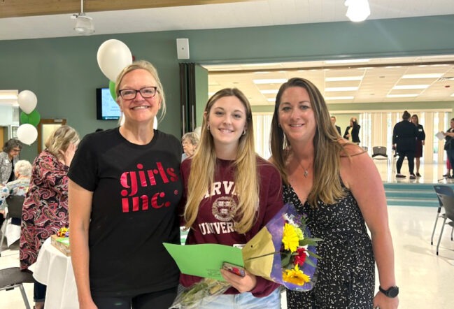 2023 GINSV Scholarship Winner - Kaedynce with Board Member, Ellen Hedfield, and Executive Director, Heather Kelnhofer